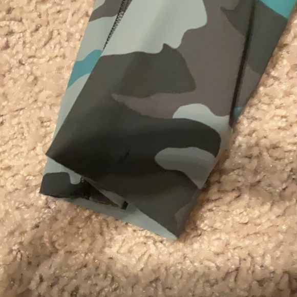 Lululemon Base Pace High-Rise Running Tight Heritage 365 Camo Tidewater Sz 4 - Picture 10 of 11